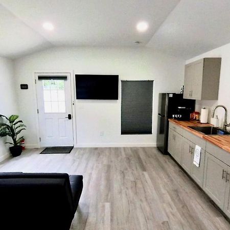 All Modern Studio With Private Entry & Parking. Brandon Dış mekan fotoğraf