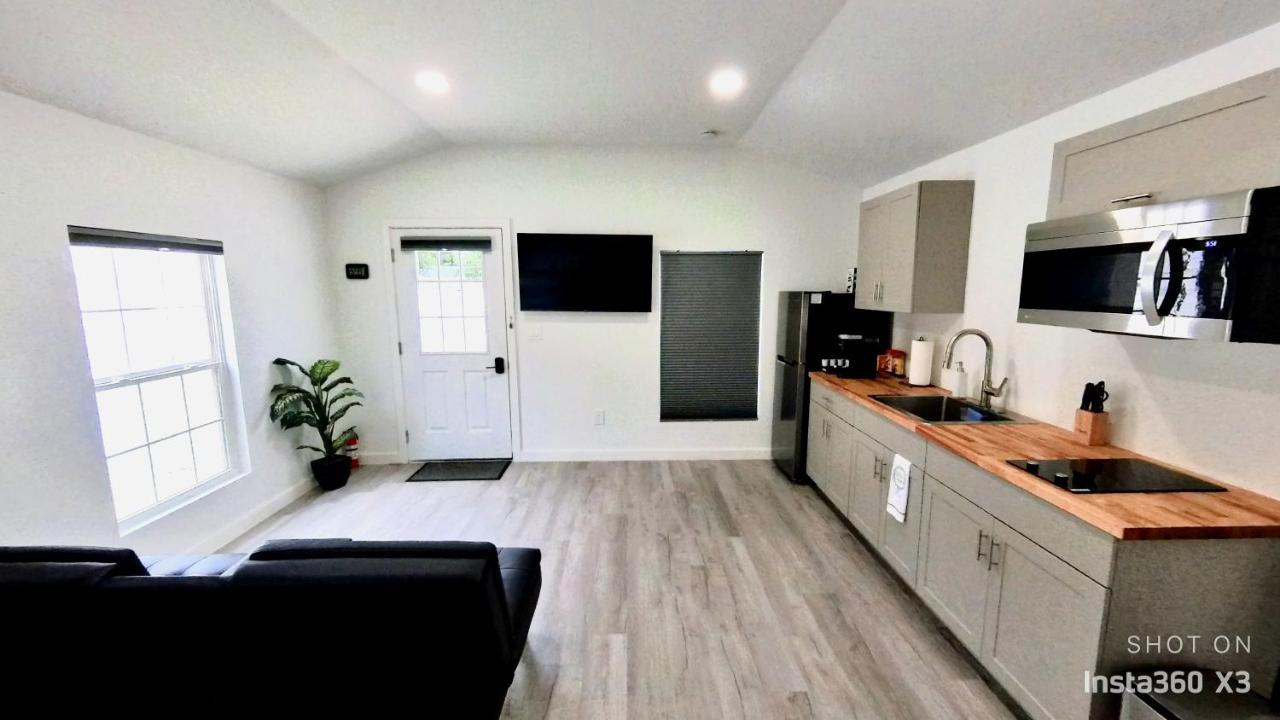 All Modern Studio With Private Entry & Parking. Brandon Dış mekan fotoğraf